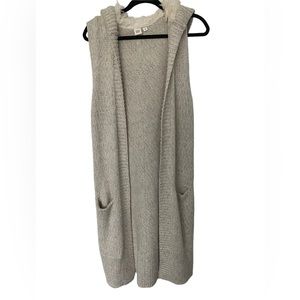 GAP Women’s Long Knit Sweater Vest with Sherpa Hoodie in Oatmeal. Size: Small